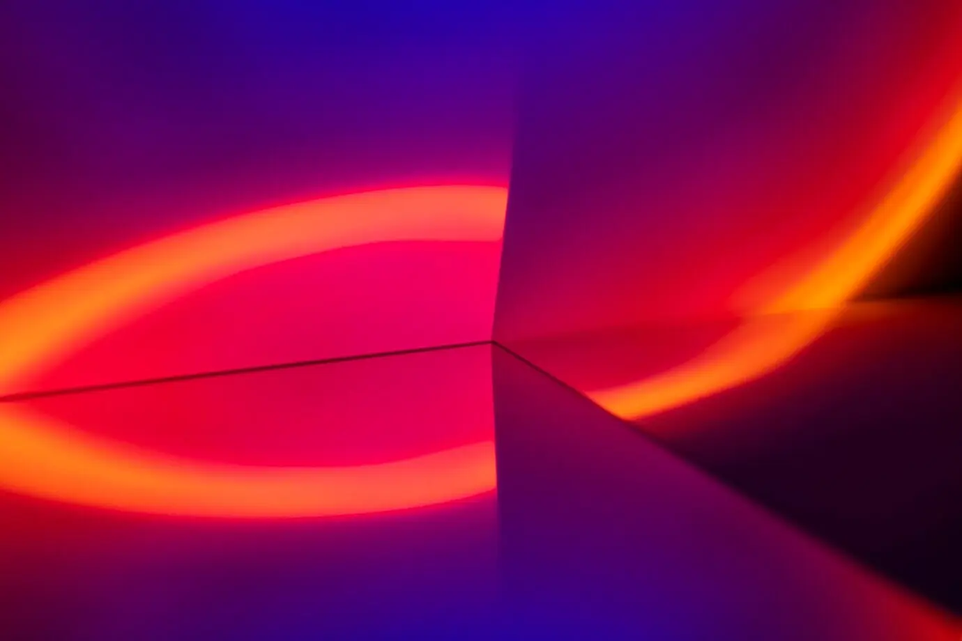 Ästhetischer Hintergrund mit Licht einer Sonnenuntergangs-Projektorlampe